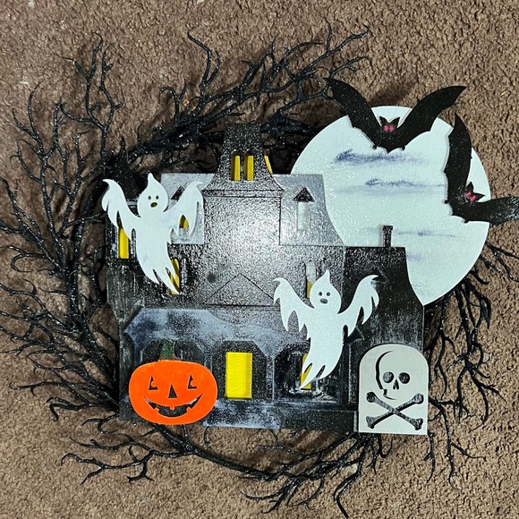 Haunted House Wreath - Picture 4 of 5